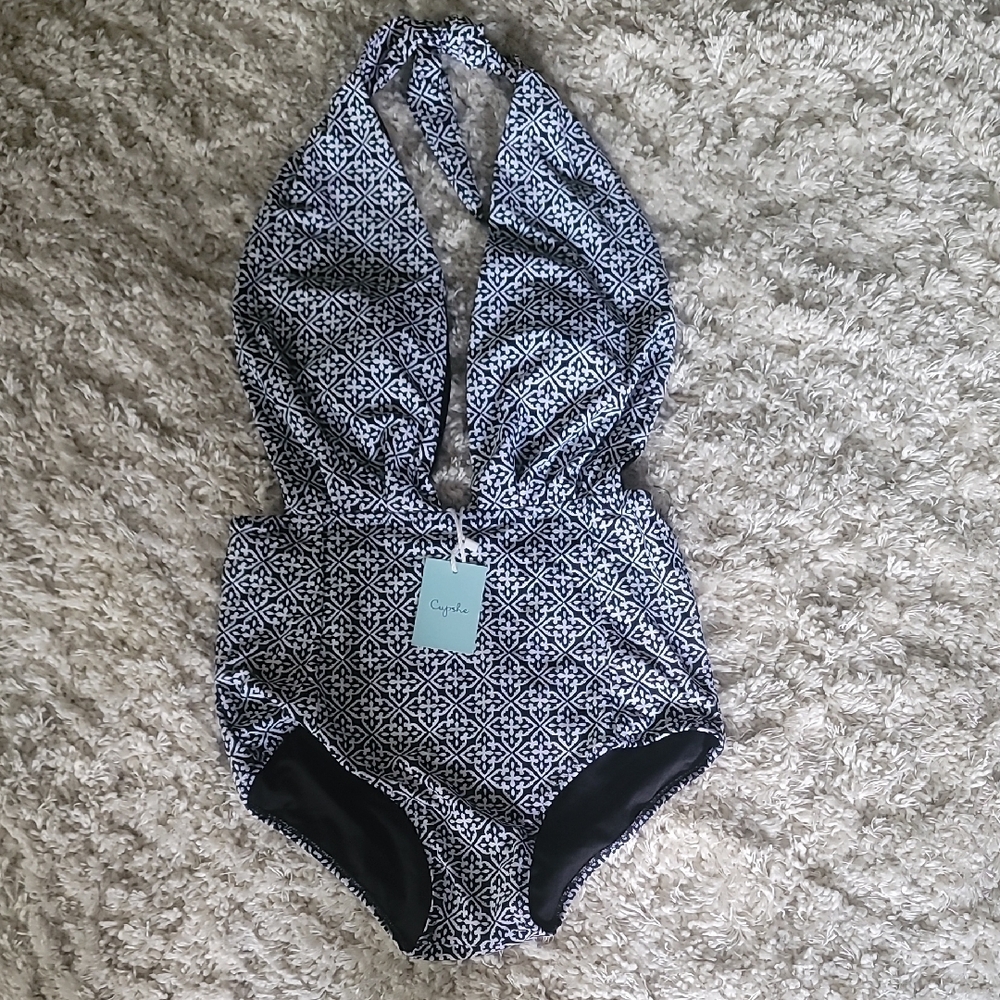 Cupshe Black and White One Piece Swim Halter